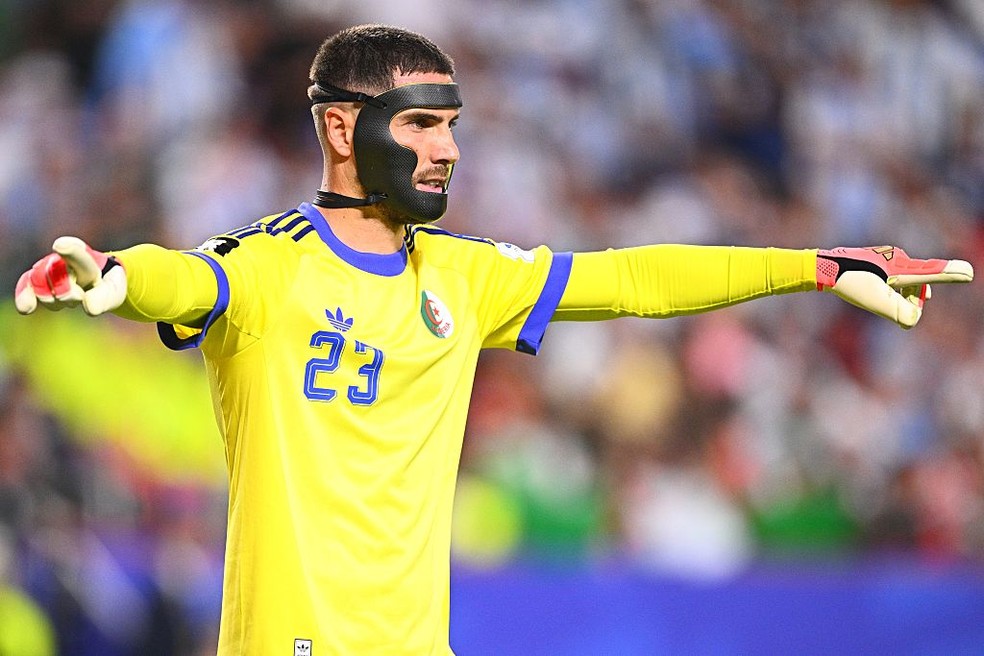 Luca Zidane em defesa pela Argélia