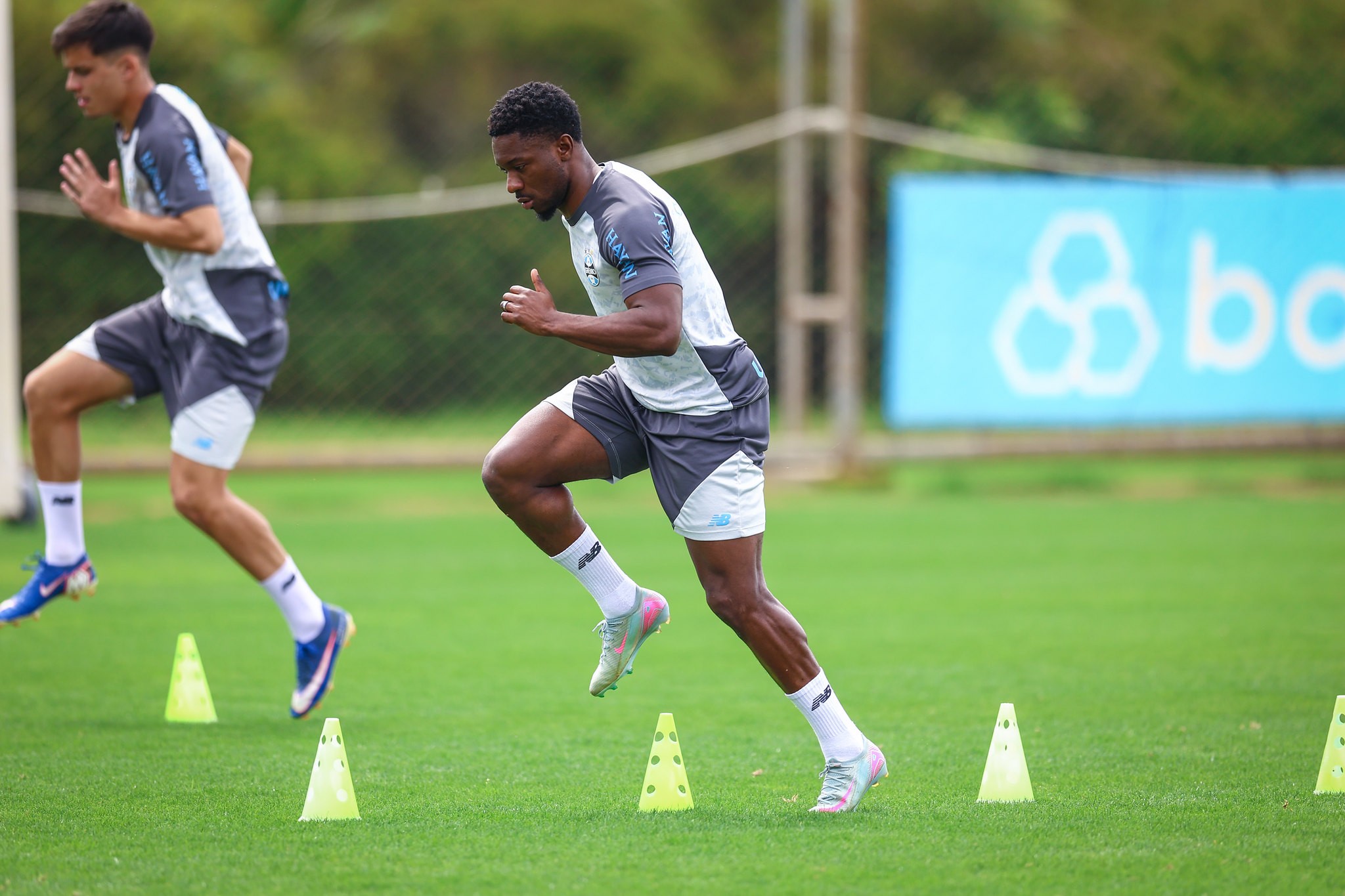 Grêmio tem retorno de Amuzu para enfrentar o Palmeiras