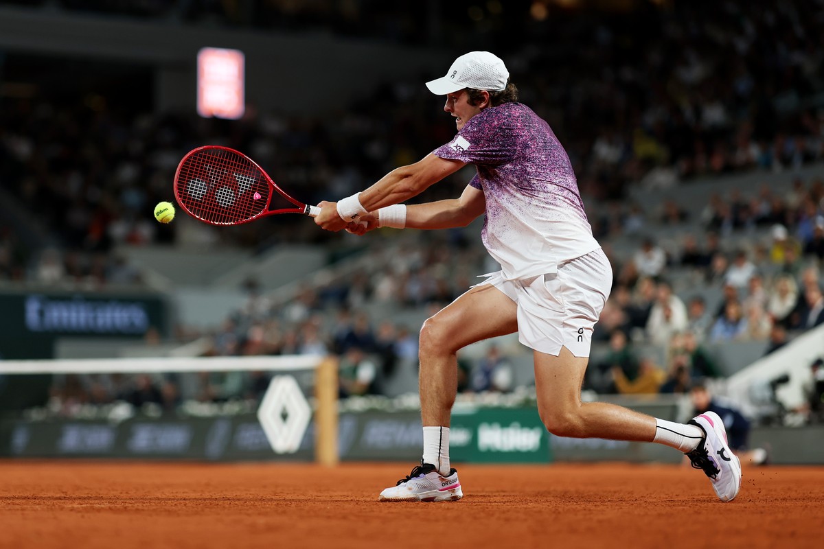Roland Garros 2026: siga João Fonseca x Jakub Mensik nas quartas