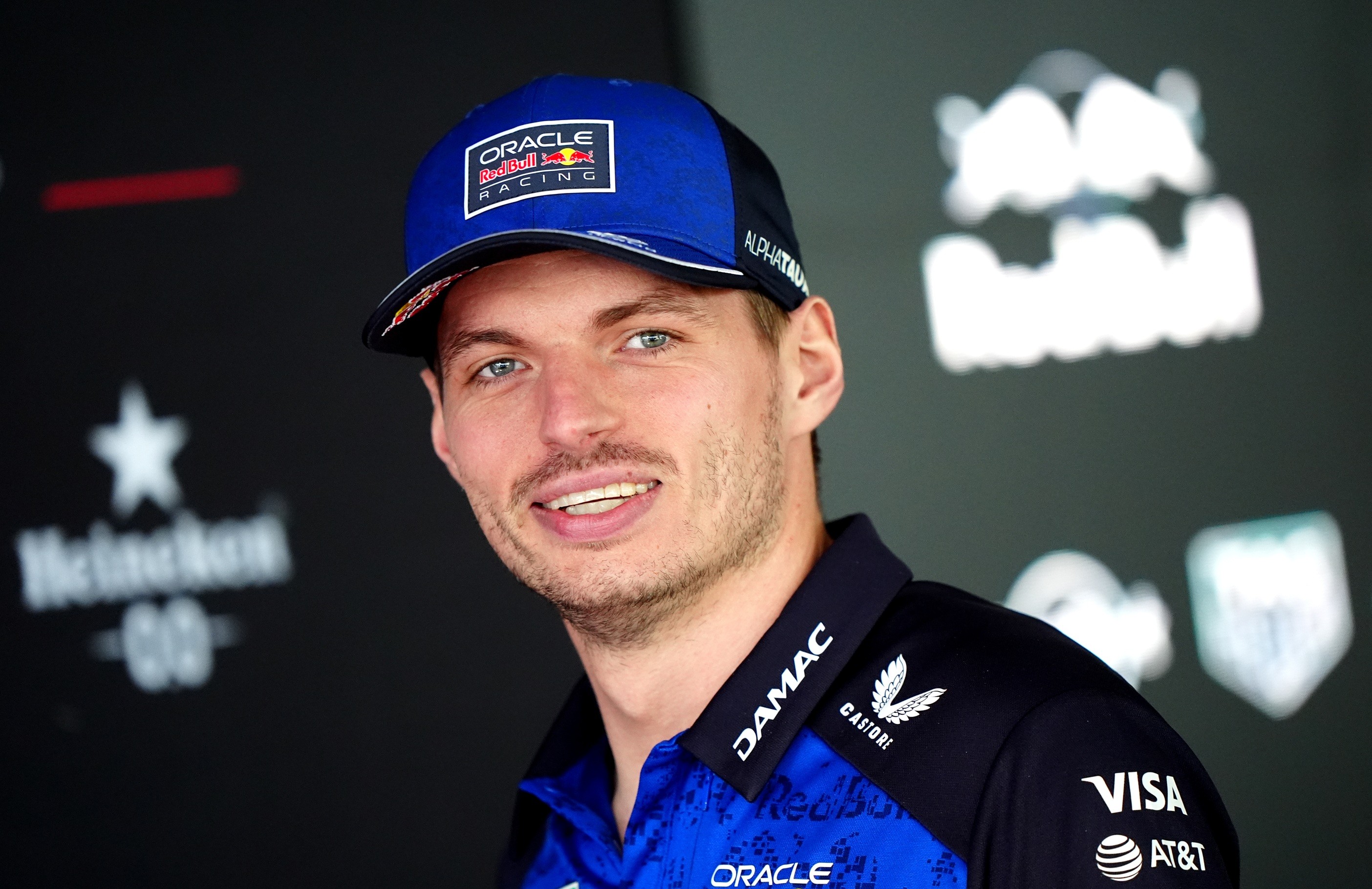 Verstappen indica que mudança no motor para 2027 deve mantê-lo na F1