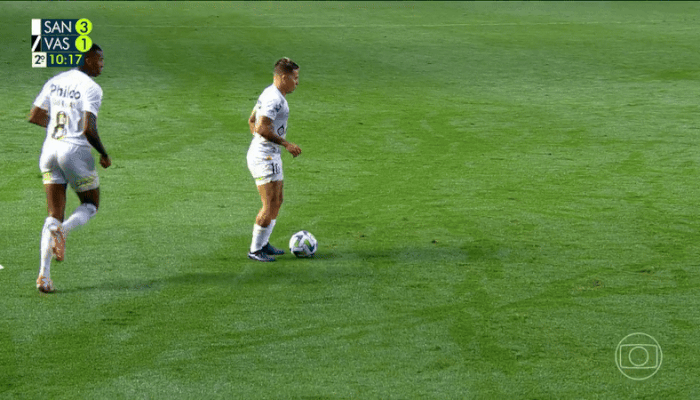 Direção de arbitragem da Argentina proíbe atletas de subirem na bola; ato será punido com amarelo