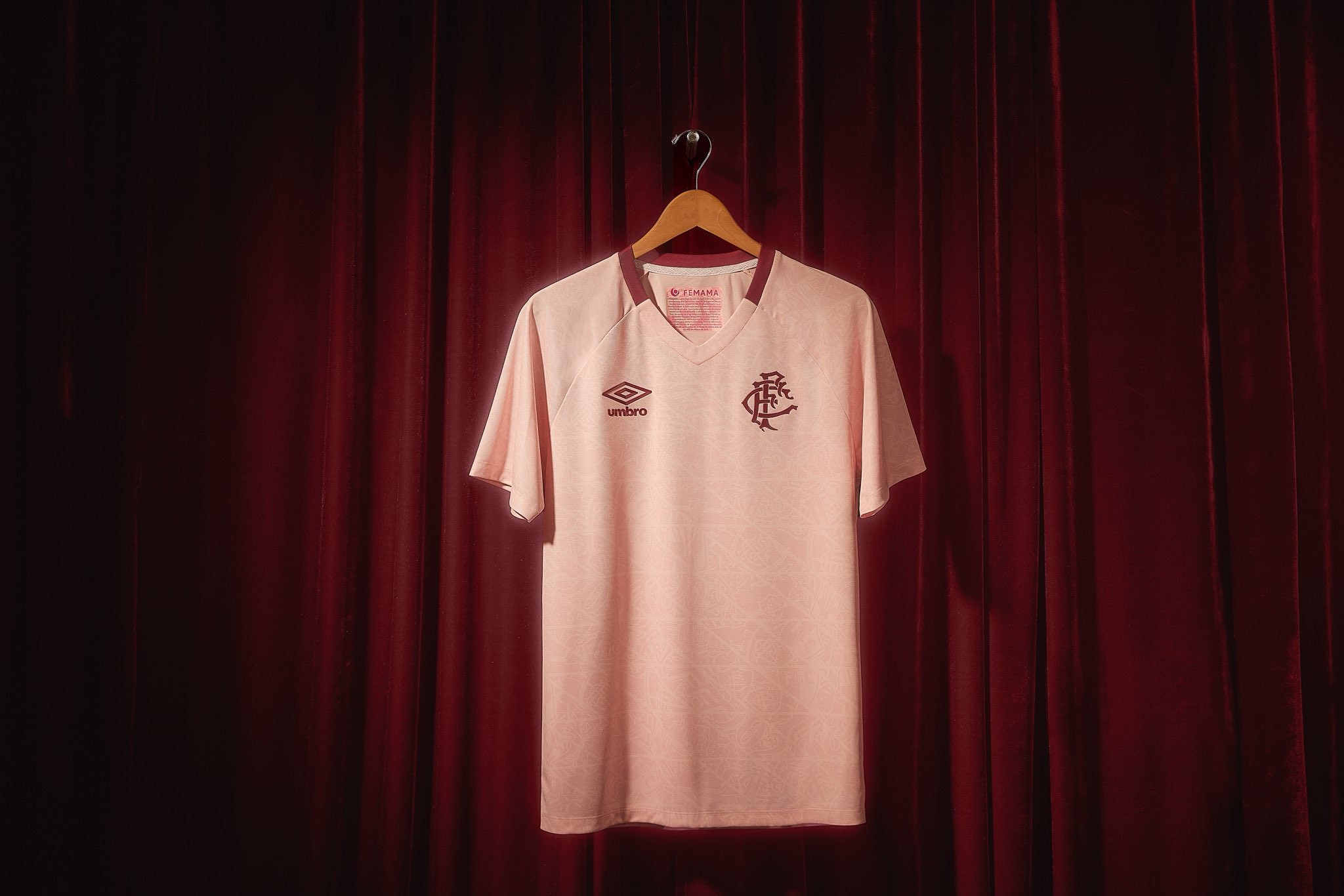 Fluminense lança nova camisa para o "Outubro Rosa"