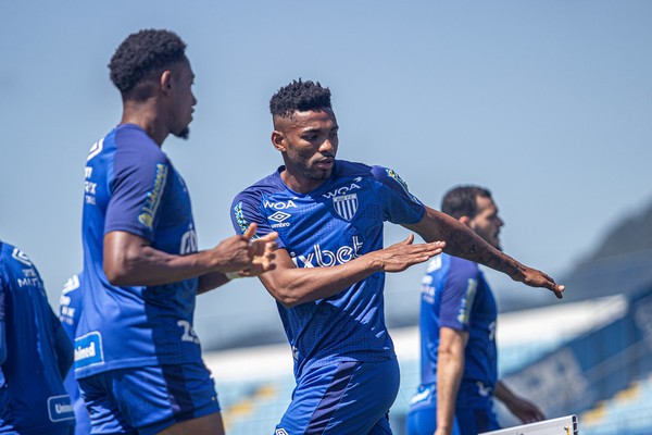 Rômulo deixa o Avaí e é anunciado pelo Al Ittihad Kalba, dos