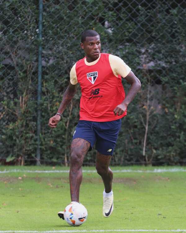 São Paulo chega invicto e sólido para enfrentar Corinthians na próxima partida