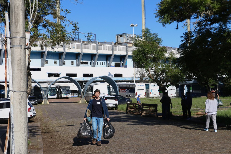 Estádio Olímpico, antiga casa do Grêmio, é ponto de coleta de doações para atingidos tragédia no RS — Foto: João Victor Teixeira