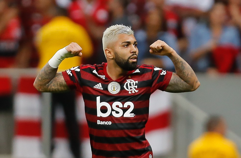 Gabigol com cabelo platinado em 2019 — Foto: Alexandre Vidal / Flamengo