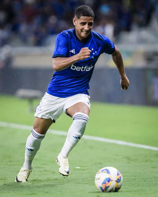 FERNANDO ESTÁ DE VOLTA AO CRUZEIRO! Jovem atacante busca nova chance após passagem pela Ferroviária