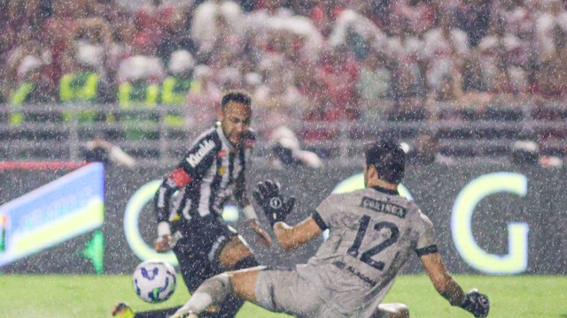 Neymar perde o duelo com Matheus Albino, do CRB