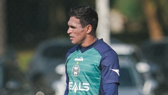 Artilheiro do Coritiba, Robson será julgado por expulsão após atingir o rosto7games para baixar no telefonegoleiro na Série B