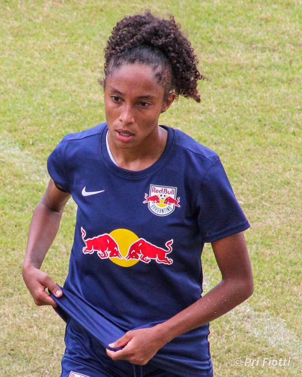 Jogadoras do Vila Nova feminino realizam sonho com transferência