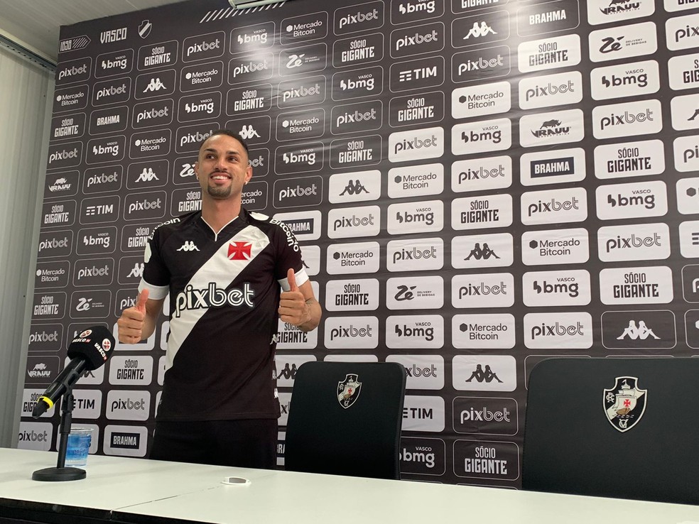 Serginho é apresentado no Vasco — Foto: Tébaro Schmidt