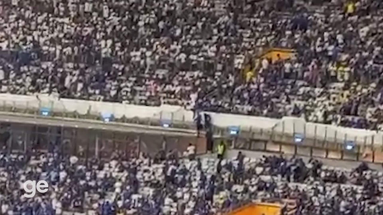 Torcedores do Cruzeiro se arrisca no Mineirão para mudar de setor na arquibancada