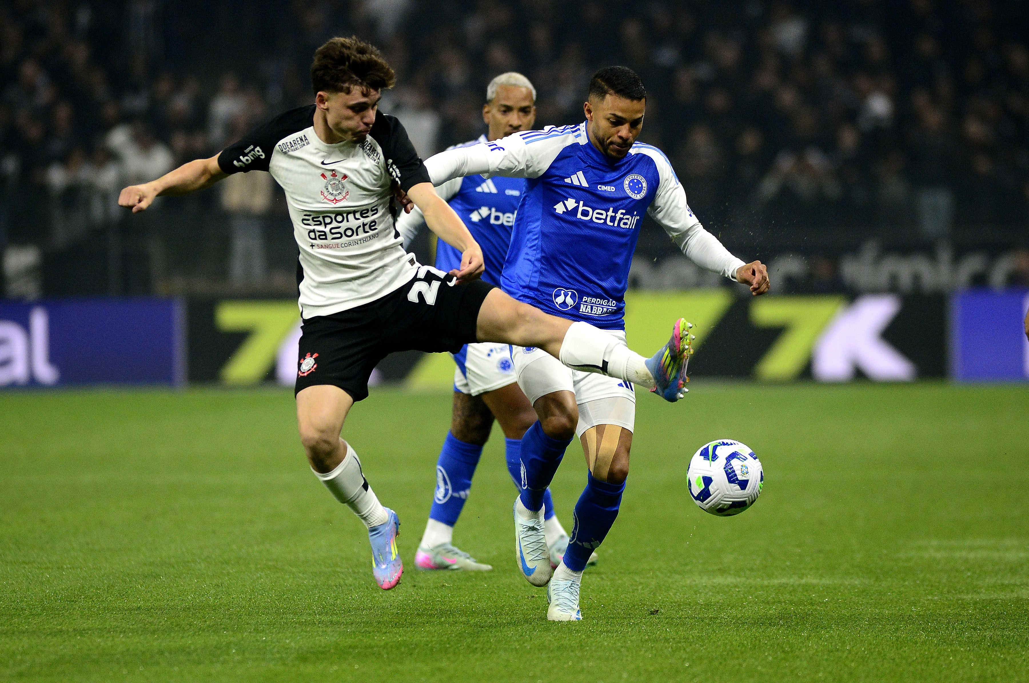 Corinthians resgata garra, mas futebol ainda é pobre na análise profissional