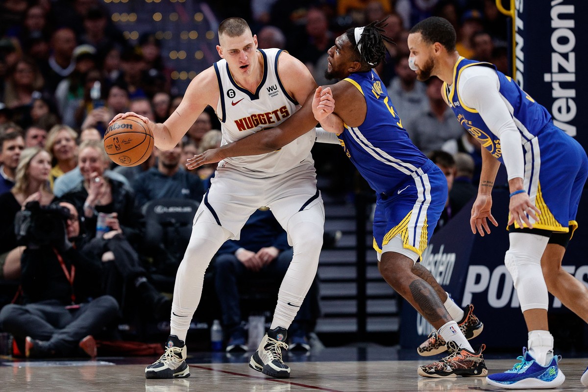 Com novo triploduplo de Jokic, Denver Nuggets supera Golden State