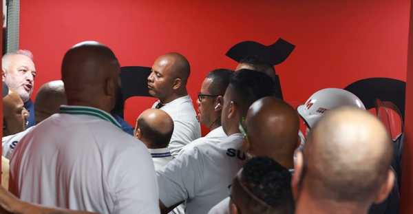 Procuradoria denuncia cartola do São Paulo por ataque a Abel Ferreira