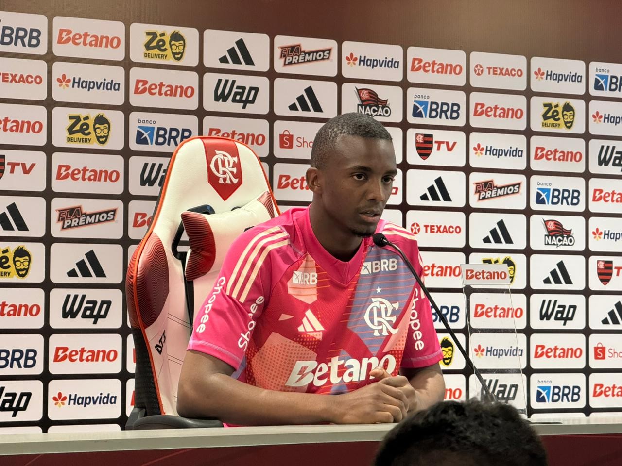 Andrew é apresentado oficialmente pelo Flamengo | Ge