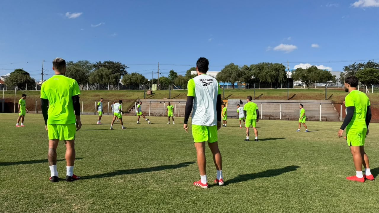 Santa Cruz encerra preparação para encarar o Maringá; veja possível escalação