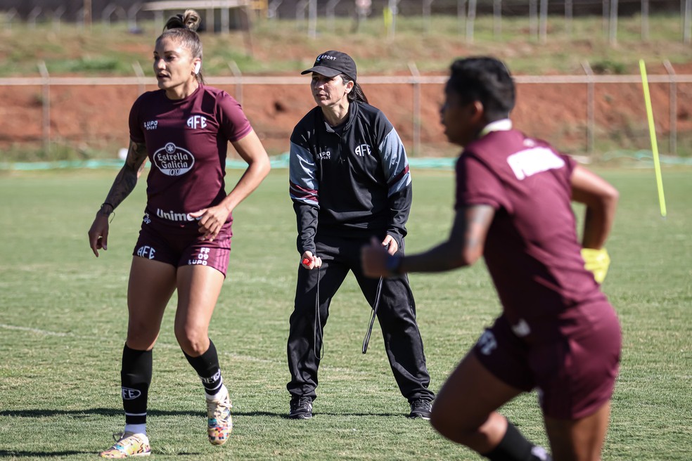 Tênis tem dia decisivo no masculino e feminino - Esporte Paulista