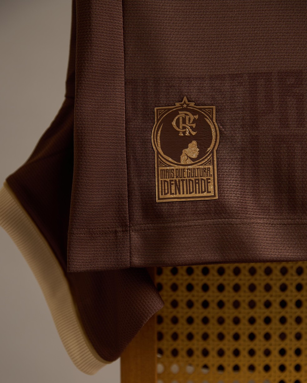 Flamengo lança camisa antirracista no Novembro Negro chamada "Identidade" com a letra de Jorge Aragão — Foto: Divulgação/Flamengo