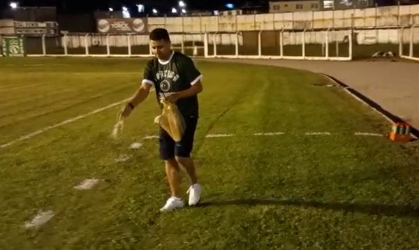 Diretor do São Paulo joga sal grosso no gramado antes de duelo contra o  Juventude; veja vídeo, são paulo