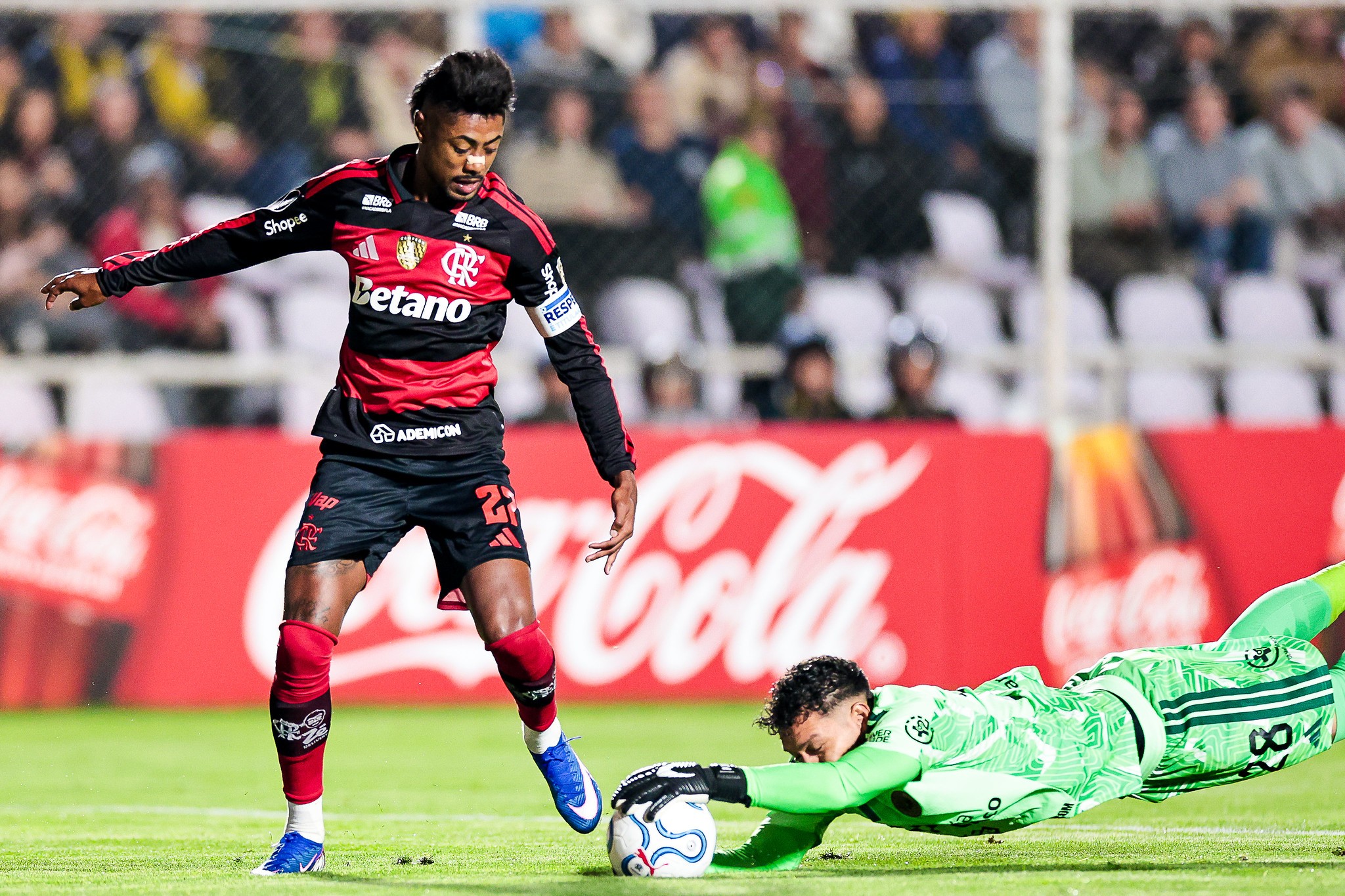 Bruno Henrique Reconhece Desafios da Altitude e Promete Entrega Total pelo Flamengo