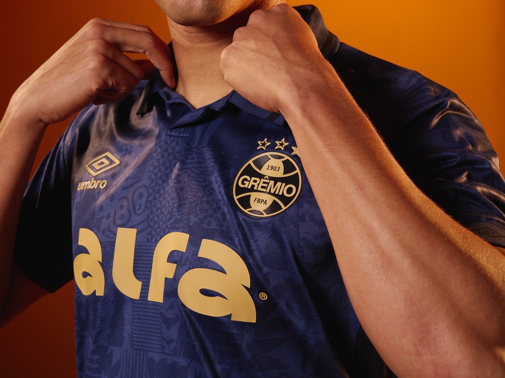 Alfa Bet é a patrocinadora máster do Grêmio desde o início desta temporada — Foto: Lucas Uebel / Grêmio Divulgação