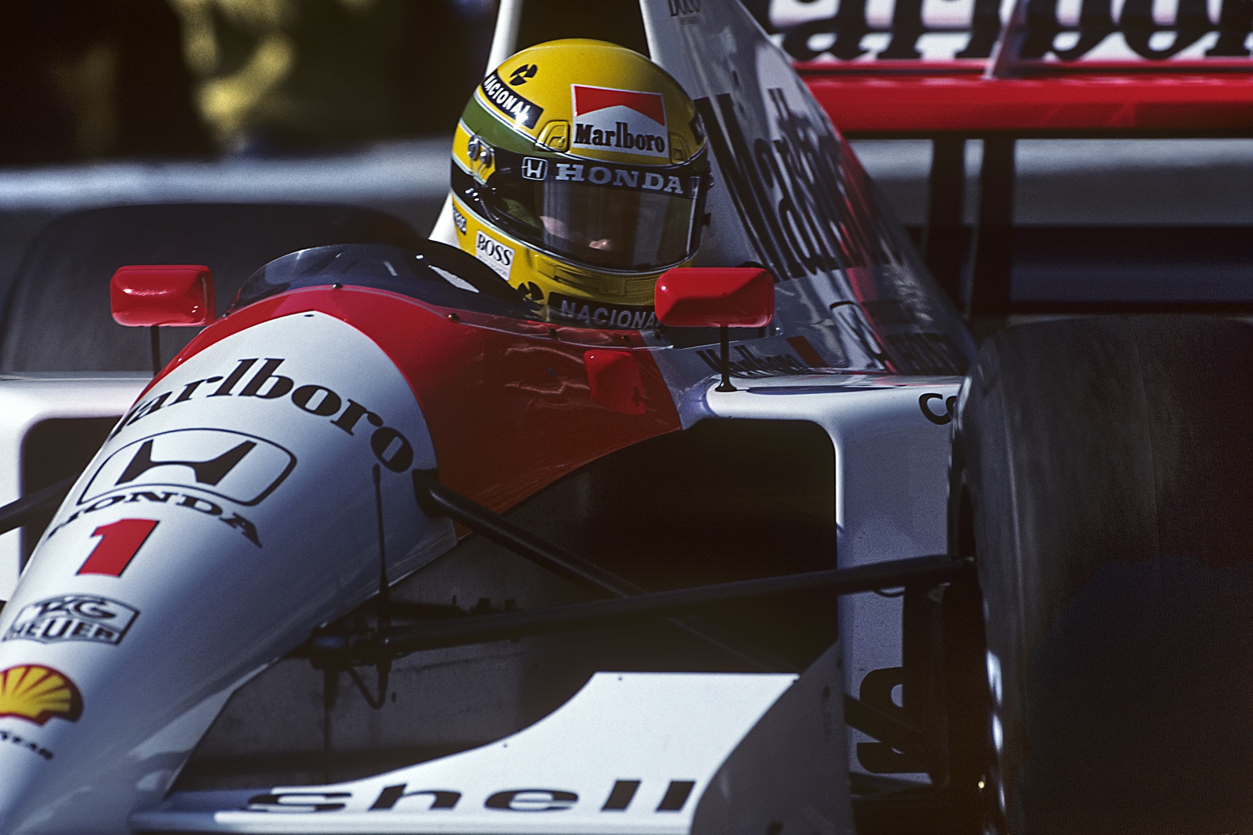 McLaren põe à venda carros pilotados por Senna, Hamilton e até Brad Pitt