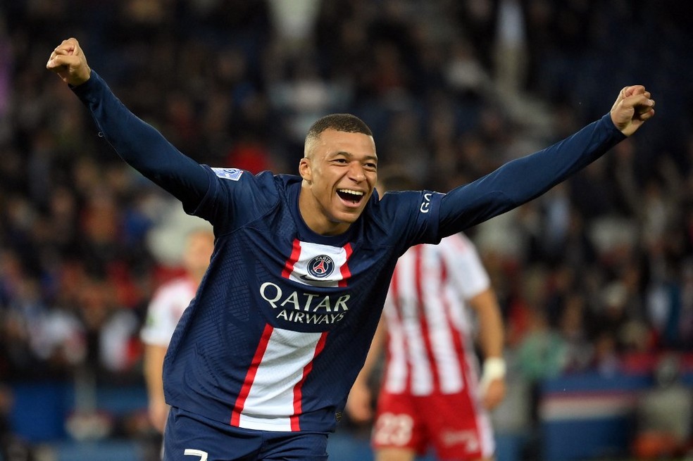 Mbappé em jogo do PSG contra Ajaccio — Foto: FRANCK FIFE / AFP