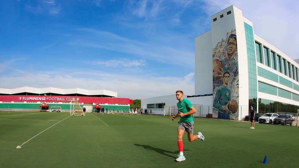 Castillo treina separado no Flu com proteção para corte na perna