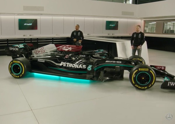 F1: Mercedes faz homenagem a Lauda com nome de rua em sua sede