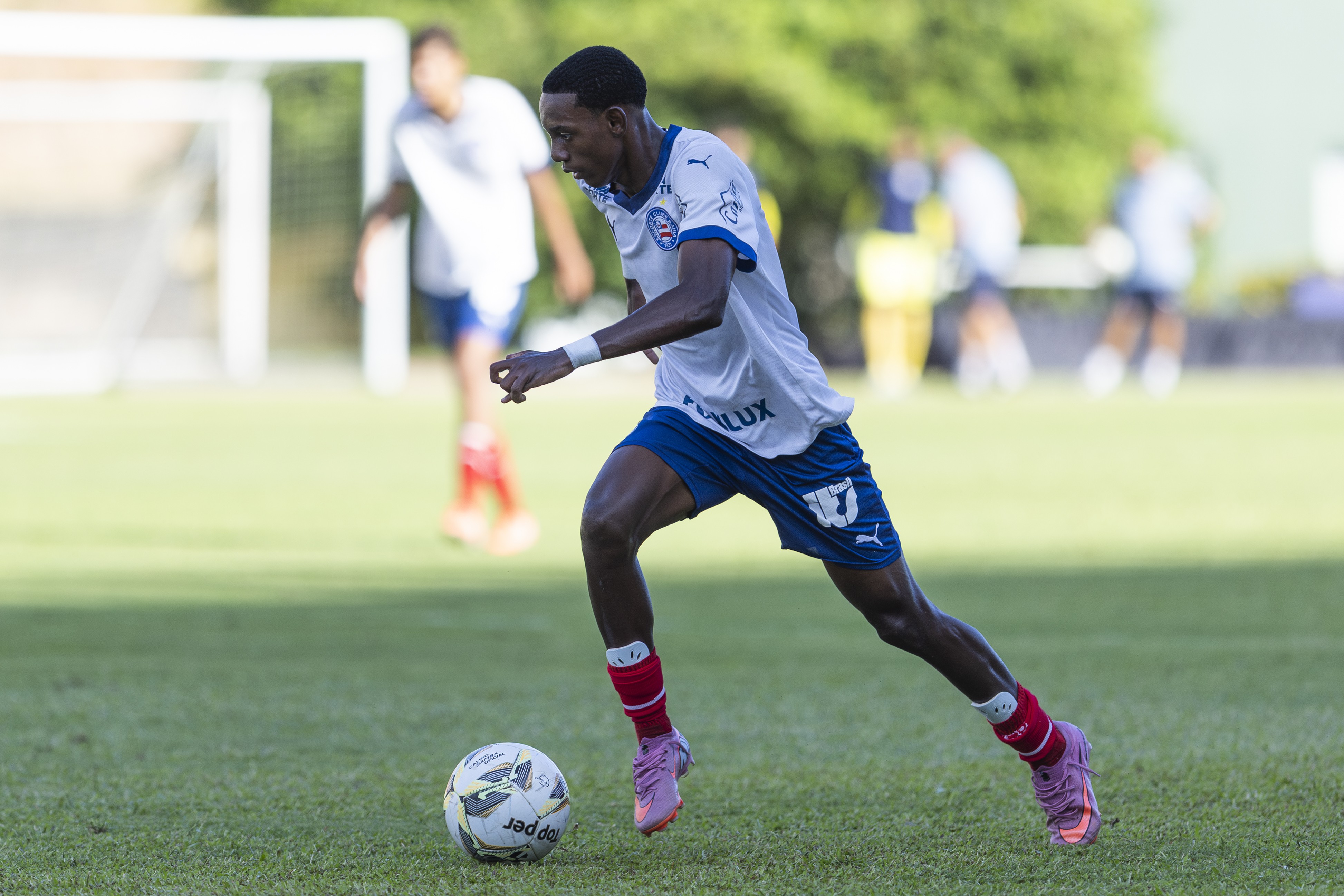 Flamengo acerta com atacante das categorias de base do Bahia