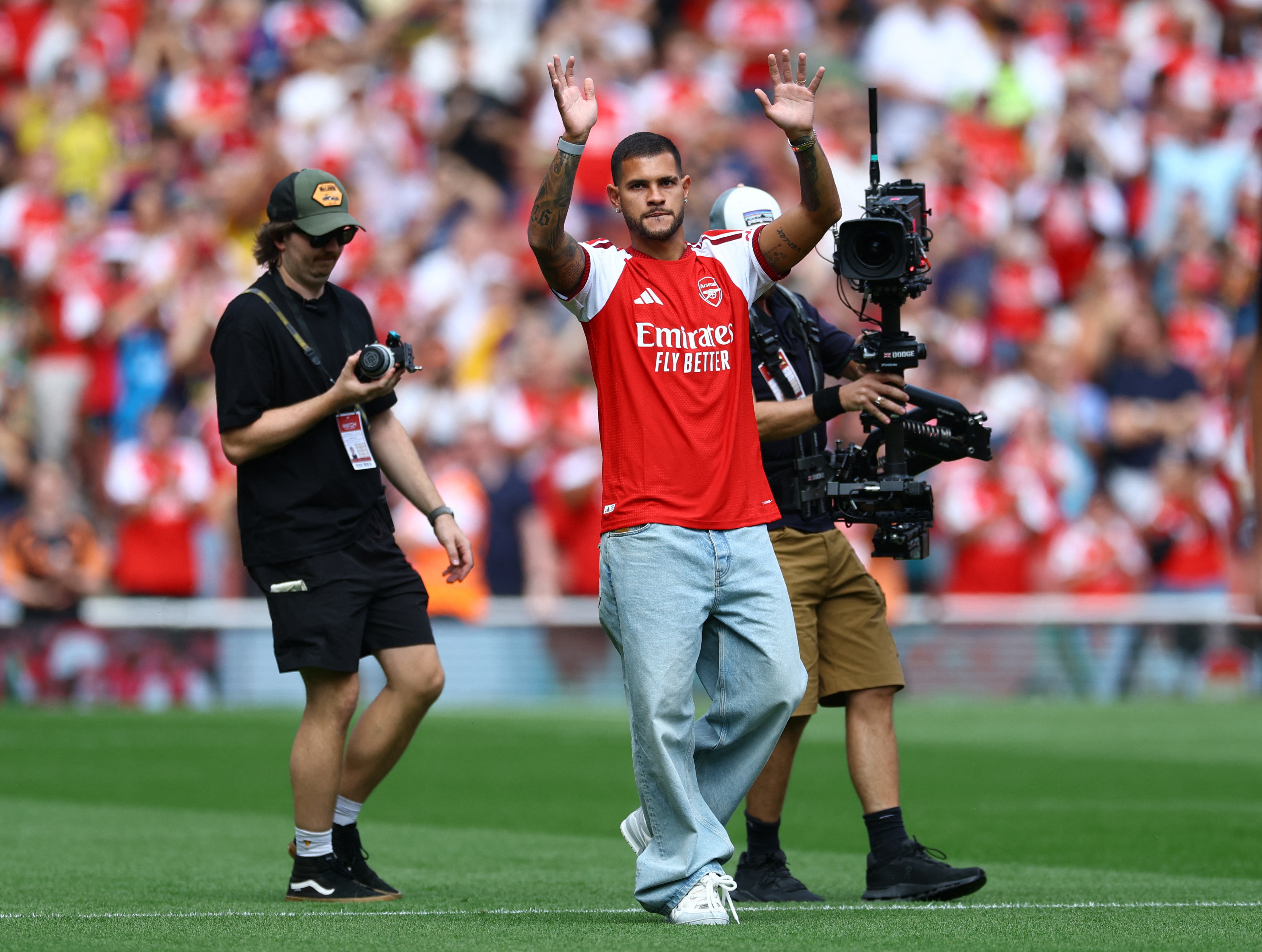 Arsenal apresenta Bruno Guimarães sob festa e sofre revés para o Dortmund
