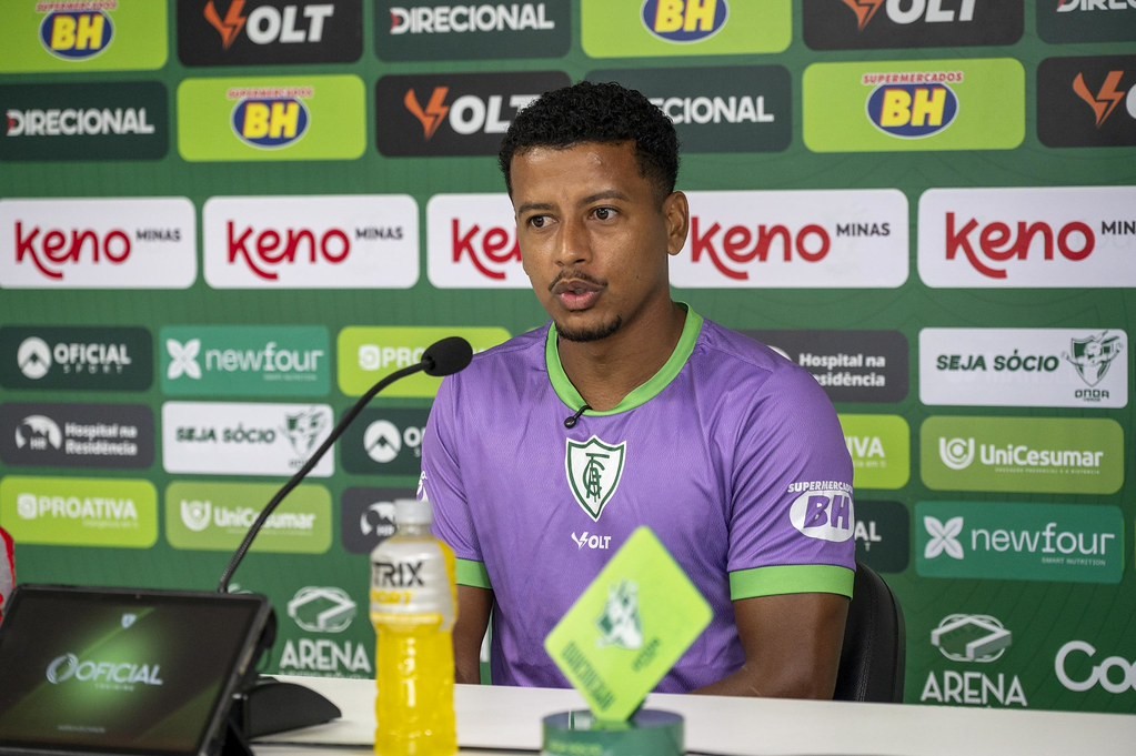 América-MG anuncia rescisão com lateral Maguinho