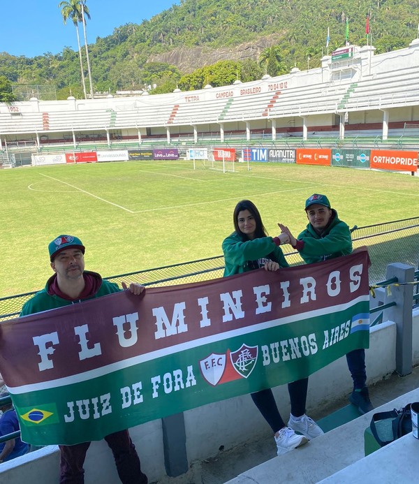 Doentes por Futebol - Na partida de hoje do PSG, o ultras estenderam uma  faixa com mensagem de apoio ao Fluminense na Libertadores. Vamos,  Tricolores. Chegou a hora!