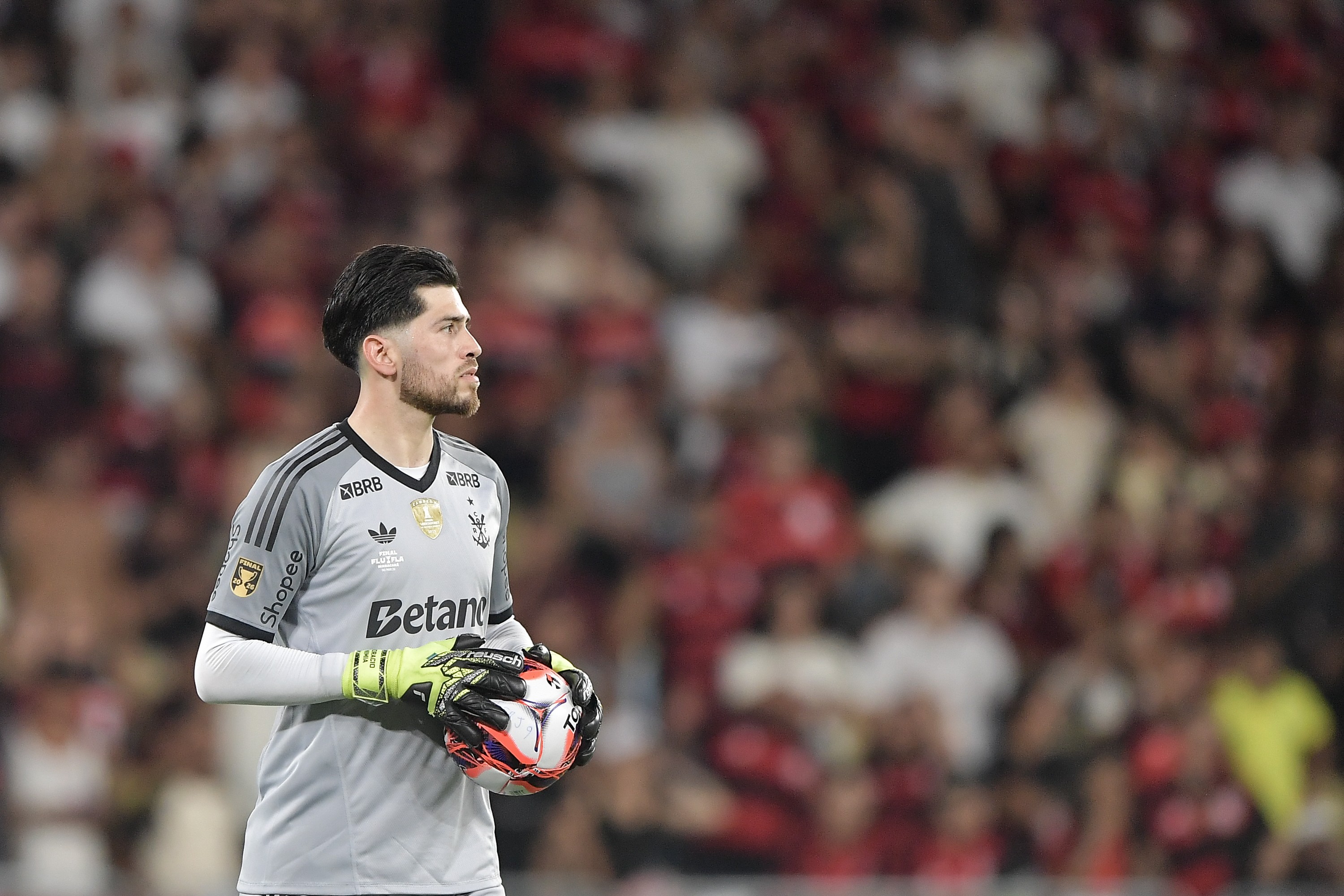 Flamengo conquista 40º título carioca com defesa decisiva de Rossi nas penalidades contra o Fluminense