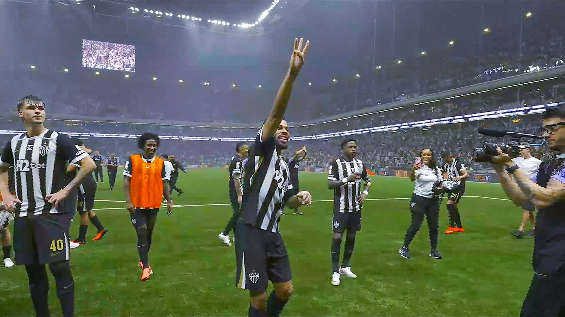 Renan Lodi abre o jogo sobre comemoração "1, 2, 3" em Atlético-MG x Cruzeiro: "Série B, né?"