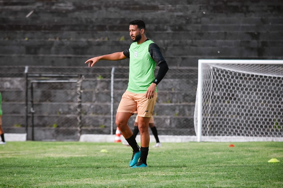 Alex Sandre em treino no PV — Foto: Daniel Vieira / Treze