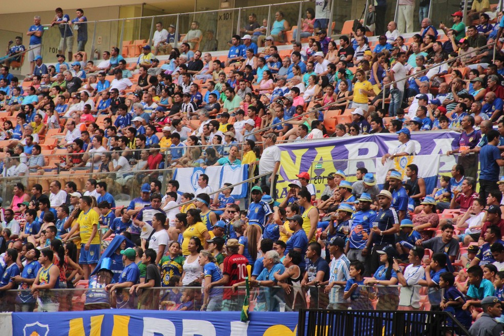 Torcida do Nacional-AM na Arena da Amaz&ocirc;nia &mdash; Foto: Isabella Pina