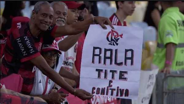 SEM APOIO! Tite xingado por torcedores do Flamengo em sua volta ao Maracanã