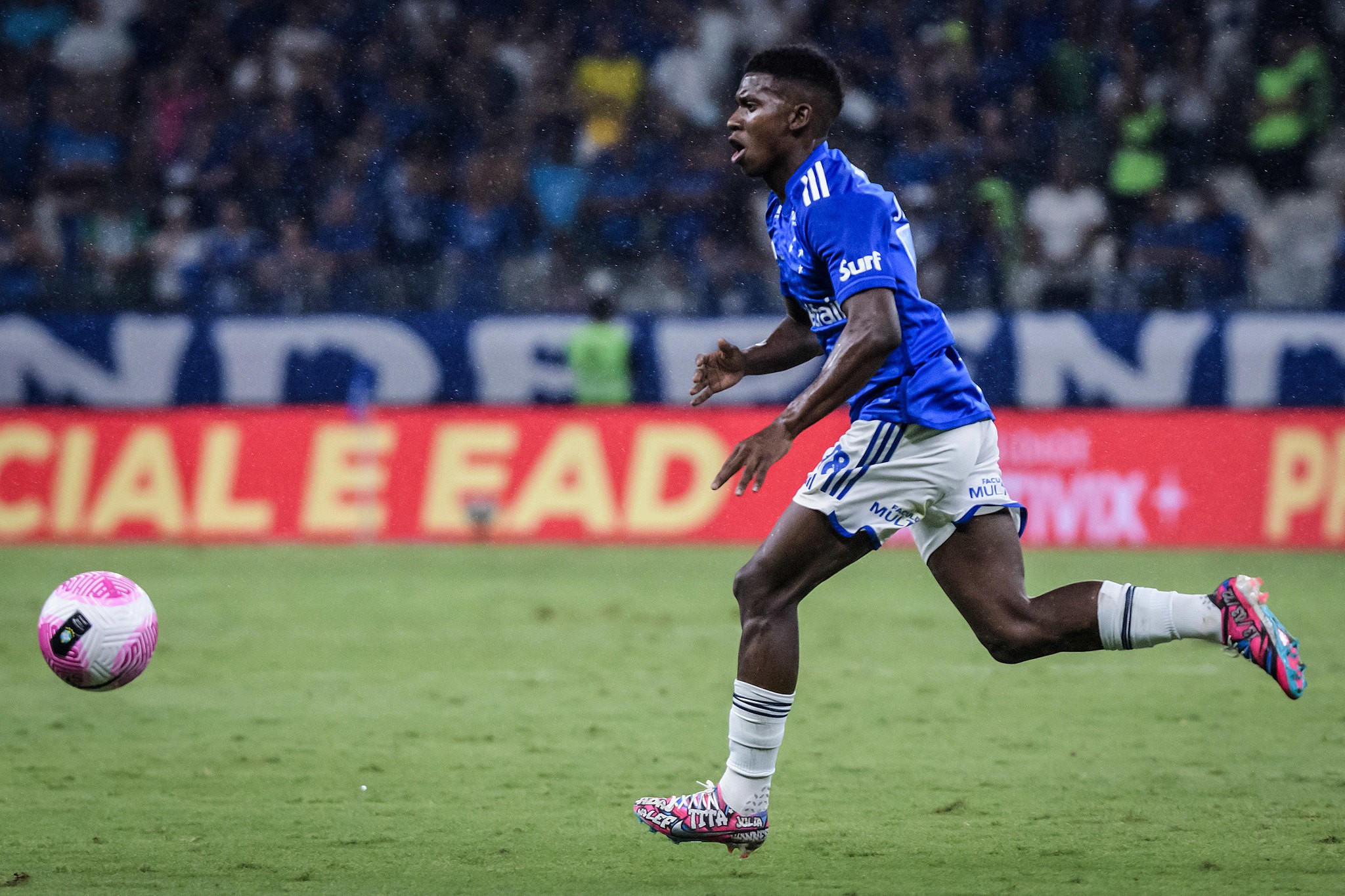 América-MG e Cruzeiro fecham empréstimo de Jhosefer; jogador já regularizado no BID