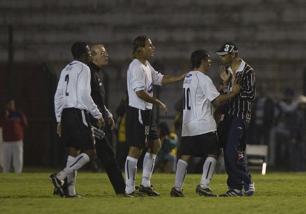 20 anos da noite em que o Pacaembu parou o futebol e traumatizou o Corinthians! Relembre!