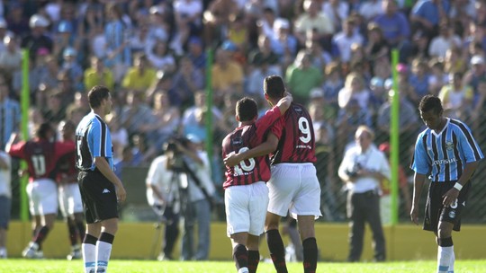 Fernandinho volta com o Athletico a Erechim após 20 anos e relembra jogo marcante: "Coisas do futebol"