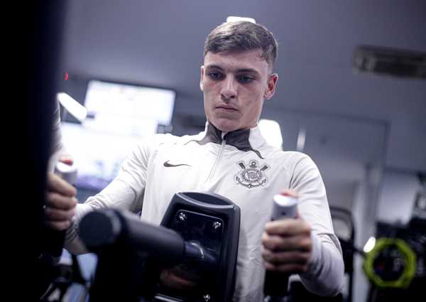Promessa da base do Corinthians perde espaço com chegada de Ramón Díaz.