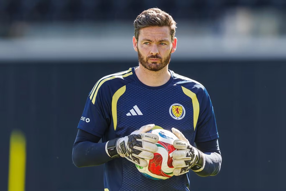 Craig Gordon em ação — Quarentões da Copa