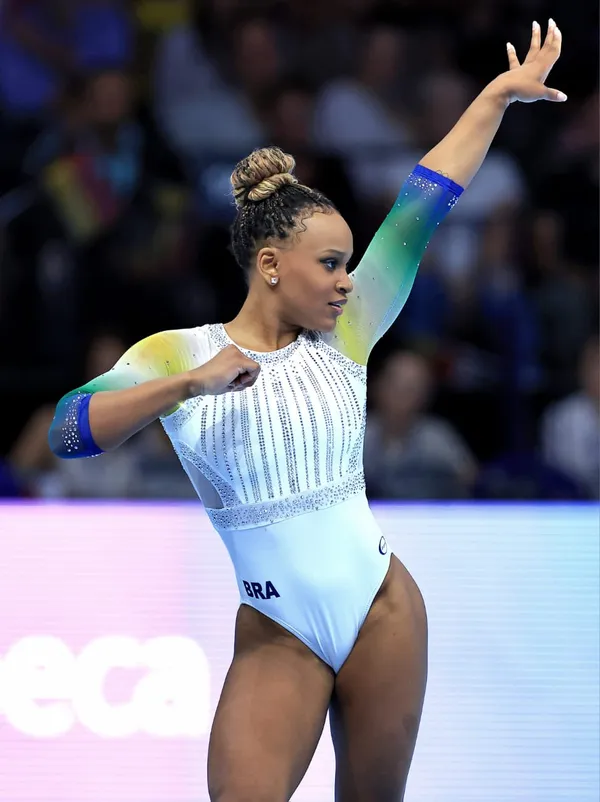 Liderado por Rebeca no Mundial de ginástica, Brasil garante vaga por  equipes em Paris 2024
