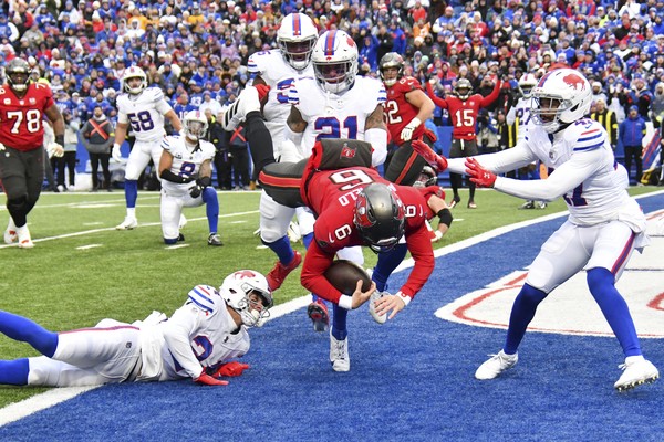 Josh Allen brilha e Bills vencem os Buccaneers na NFL | Ge
