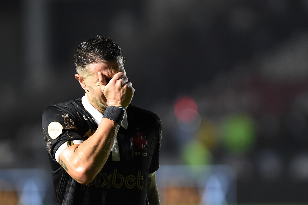 Vegetti perdeu chance clara em Vasco x Internacional � Foto: Andr� Dur�o