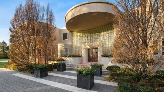 Mansão de Michael Jordan aparece disponível para ser alugada; veja valor da diária - Antiga casa do astro da NBA fica em Highland Park, subúrbio de Chicago