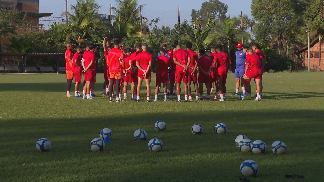 Veja imagens do desembarque e primeiro treino do Náuticoh2bet os melhores jogosLondrina / Imagens: Thiago Ribeiro e Jota Júnior