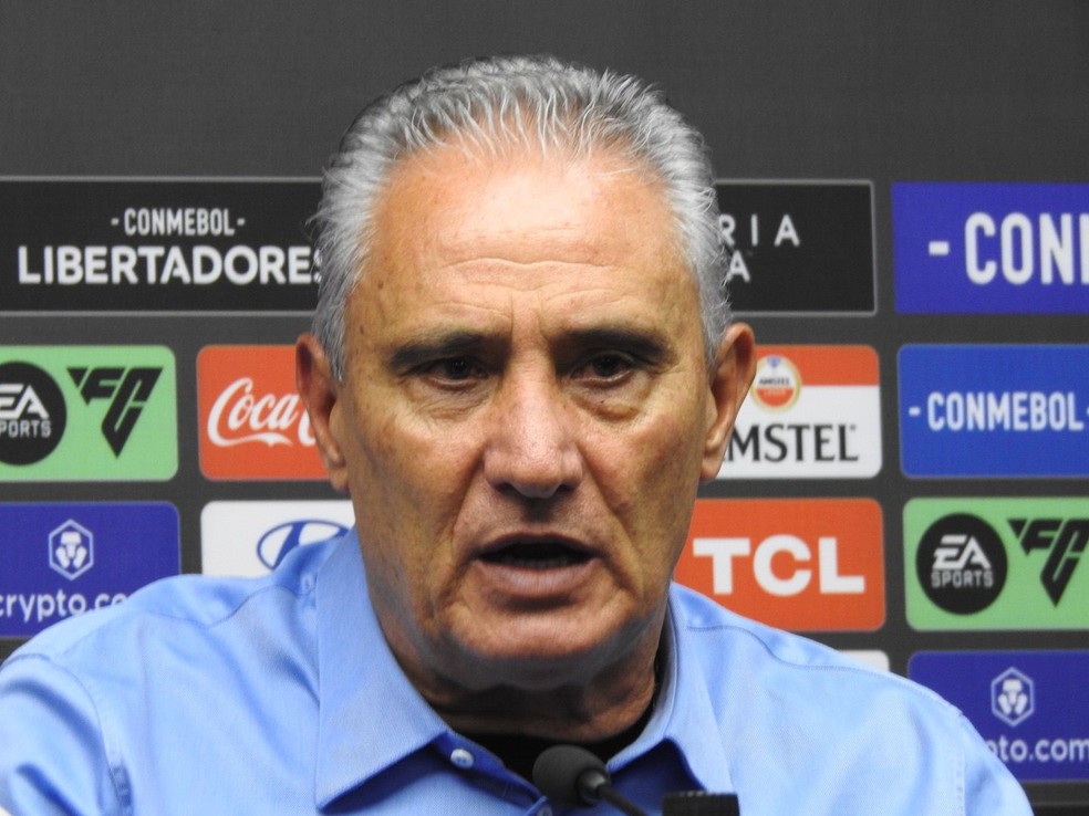 Tite em entrevista coletiva após eliminação do Flamengo na Libertadores — Foto: Fred Gomes
